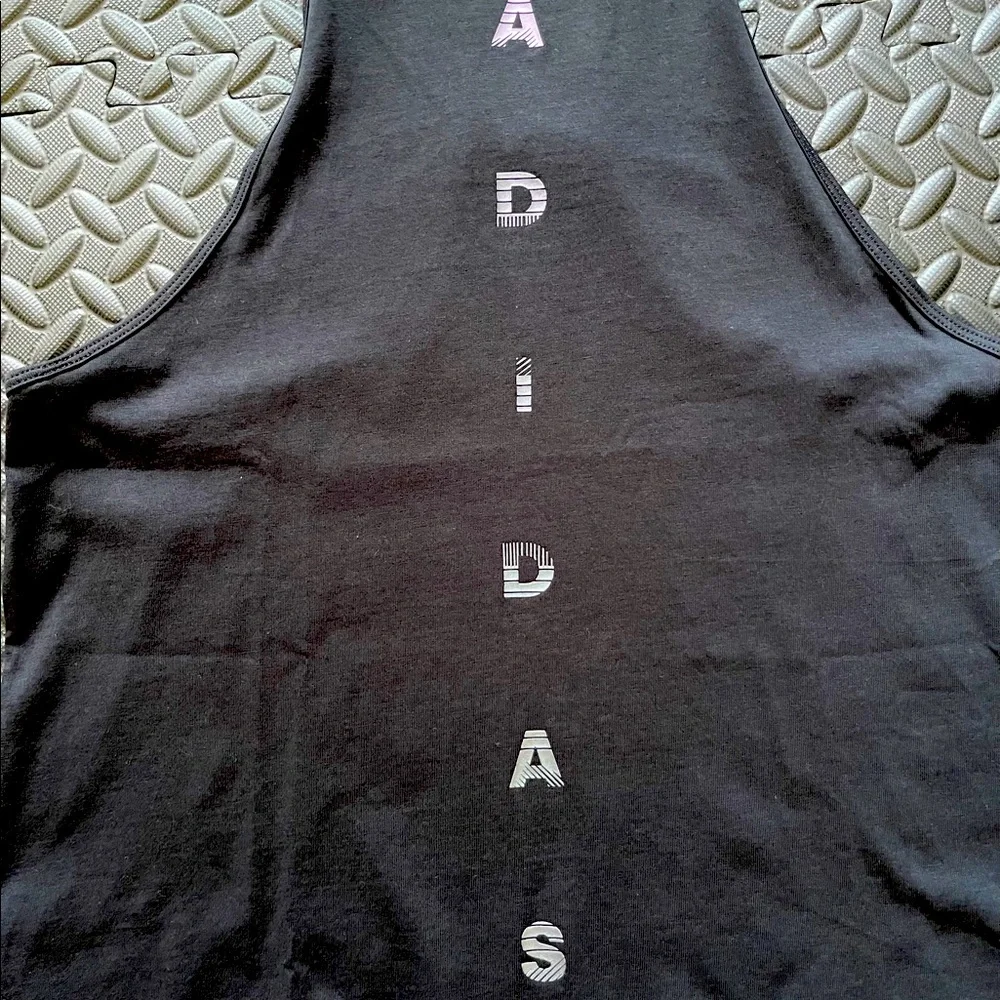 Adidas Active Workout Top New with Tags 🏷️ Size Small in Black Color - Picture 3 of 6